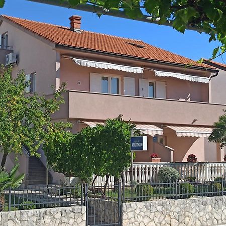 Apartmani Vesna Krk Town Eksteriør bilde