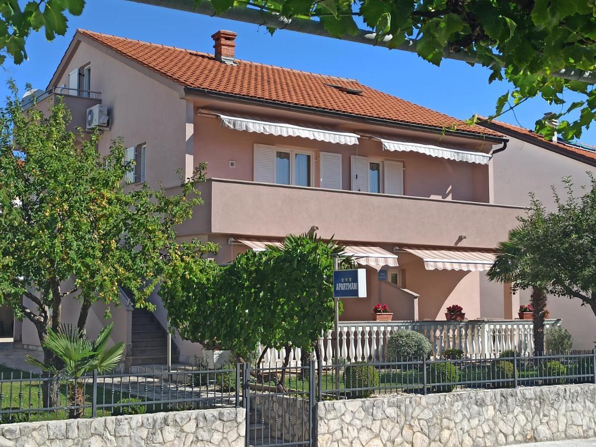 Apartmani Vesna Krk Town Eksteriør bilde