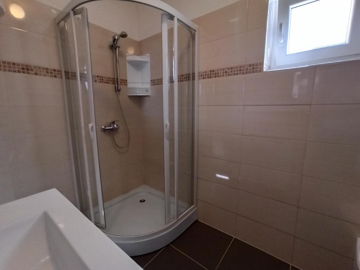 Apartmani Vesna Krk Town Eksteriør bilde