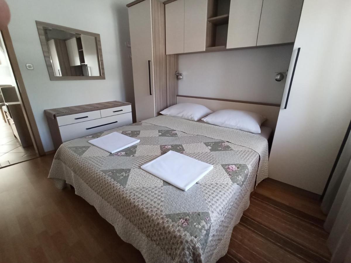Apartmani Vesna Krk Town Eksteriør bilde