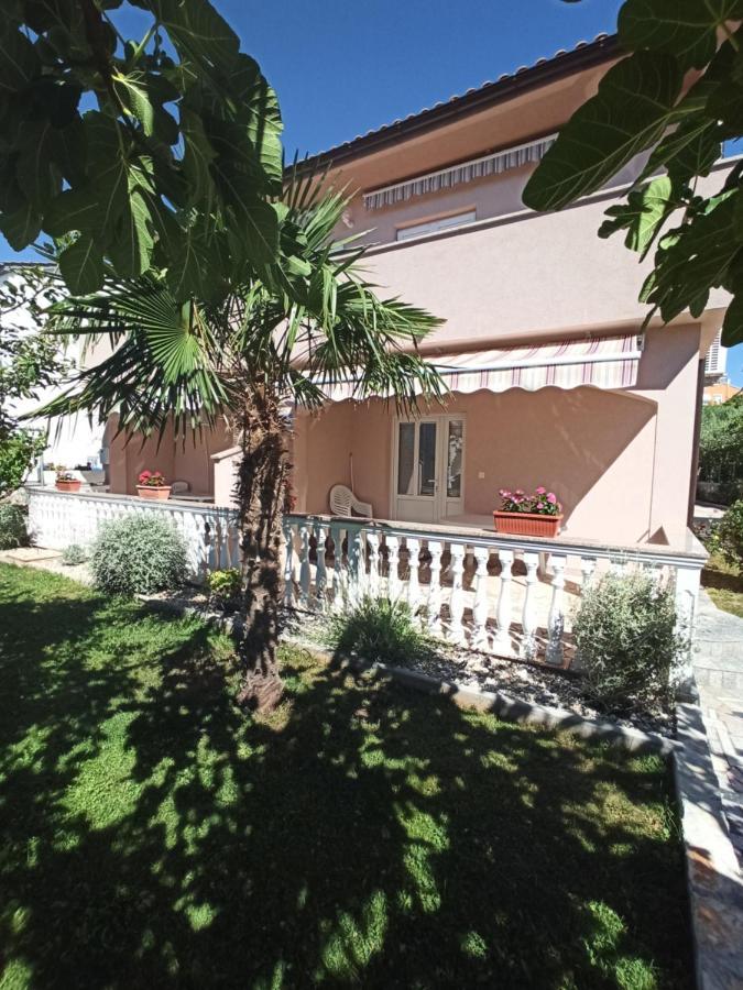 Apartmani Vesna Krk Town Eksteriør bilde
