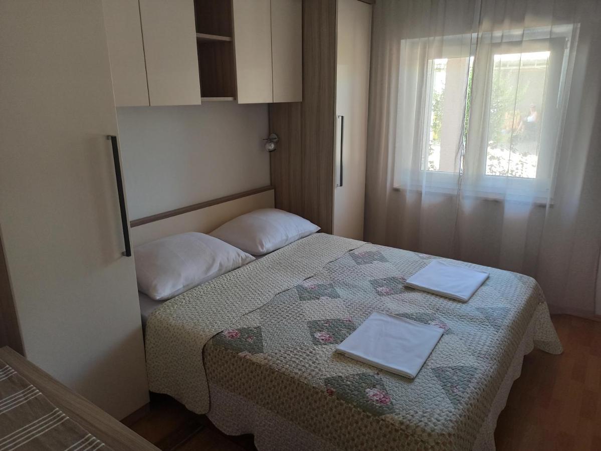 Apartmani Vesna Krk Town Eksteriør bilde