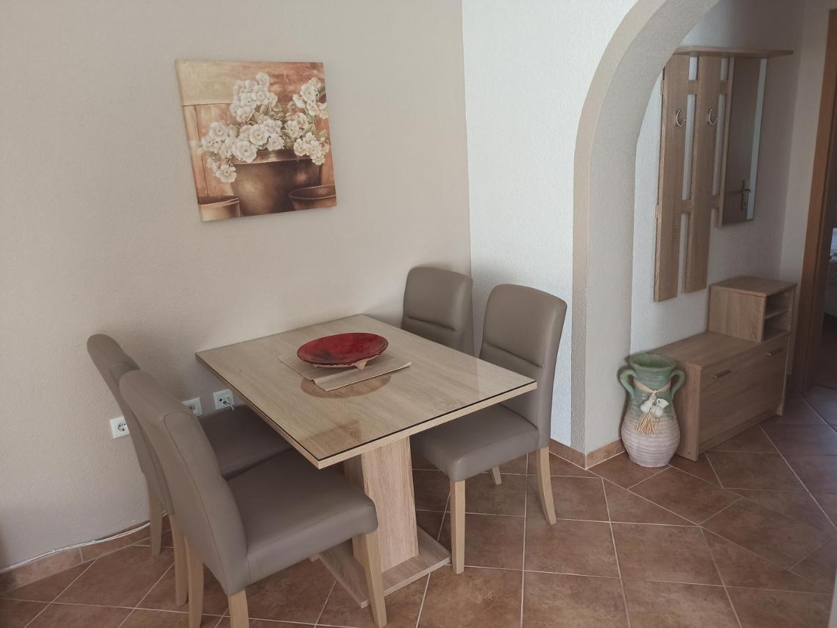 Apartmani Vesna Krk Town Eksteriør bilde