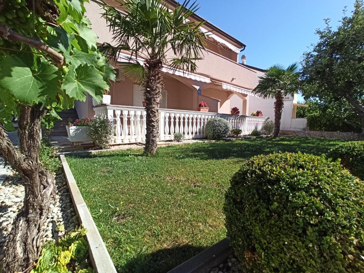Apartmani Vesna Krk Town Eksteriør bilde