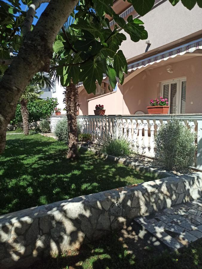 Apartmani Vesna Krk Town Eksteriør bilde