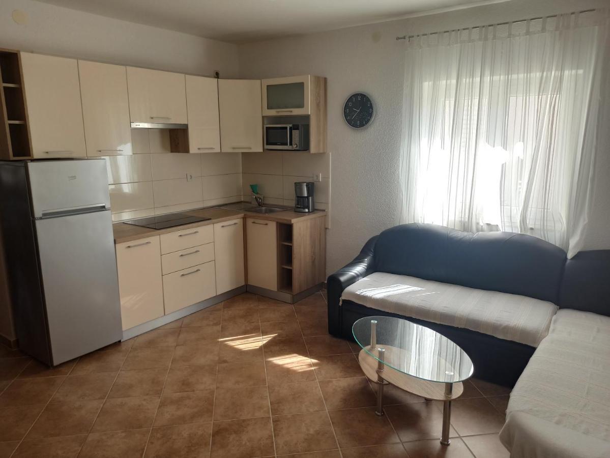 Apartmani Vesna Krk Town Eksteriør bilde