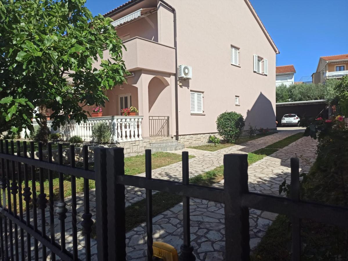 Apartmani Vesna Krk Town Eksteriør bilde
