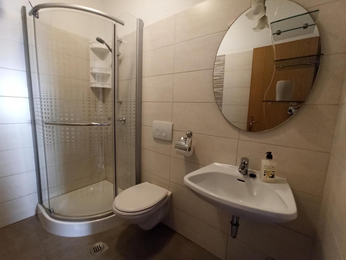 Apartmani Vesna Krk Town Eksteriør bilde