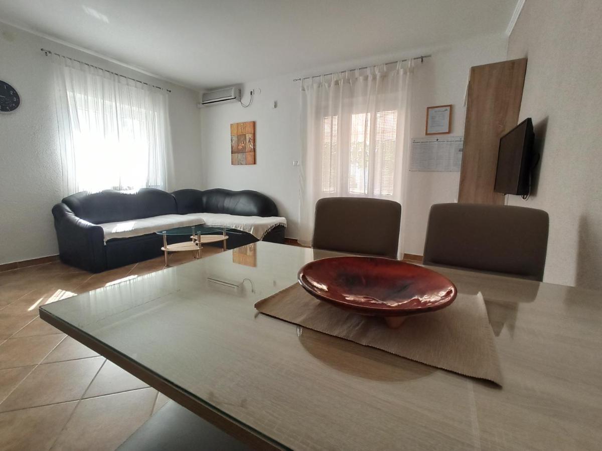 Apartmani Vesna Krk Town Eksteriør bilde