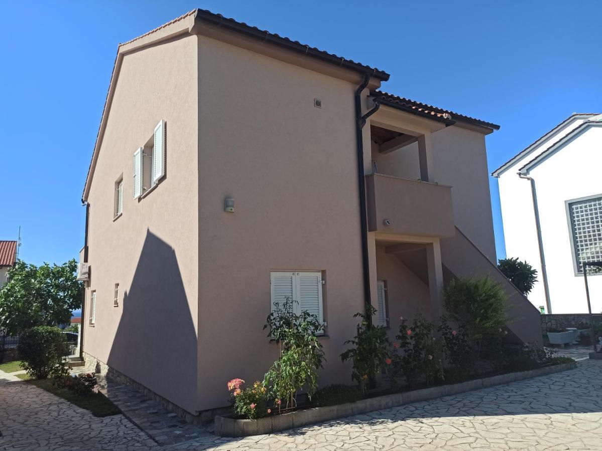 Apartmani Vesna Krk Town Eksteriør bilde