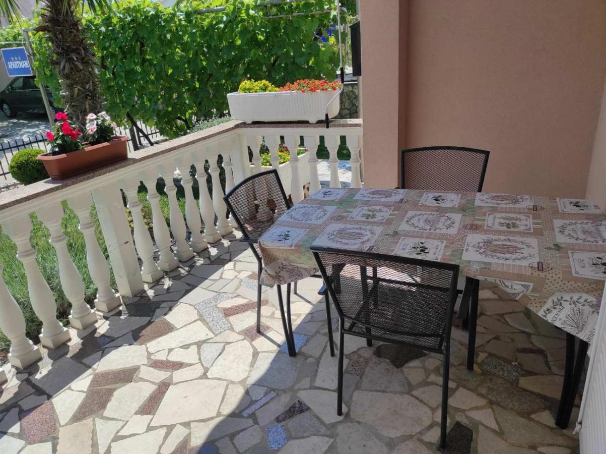Apartmani Vesna Krk Town Eksteriør bilde