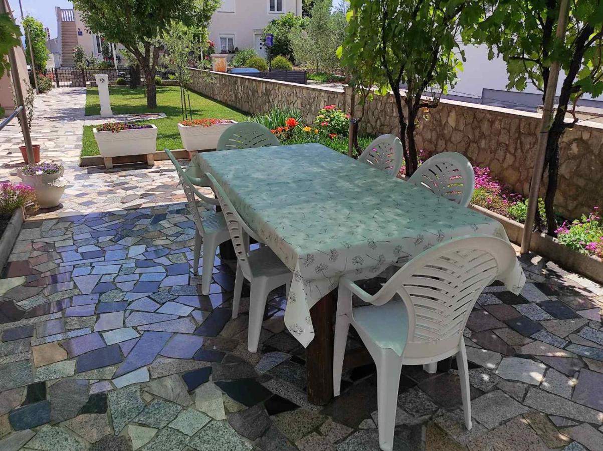 Apartmani Vesna Krk Town Eksteriør bilde